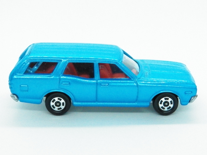 Illustration for article titled Tomica 1:64 Nissan Gloria VanĀ